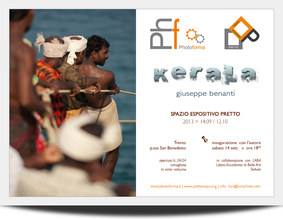 Flyer (retro) dell'invito di Kerala, rassegna di G. Benanti allo Spazio Espositivo Pretto di Trento a cura di Phf Photoforma | Luca Chistè
